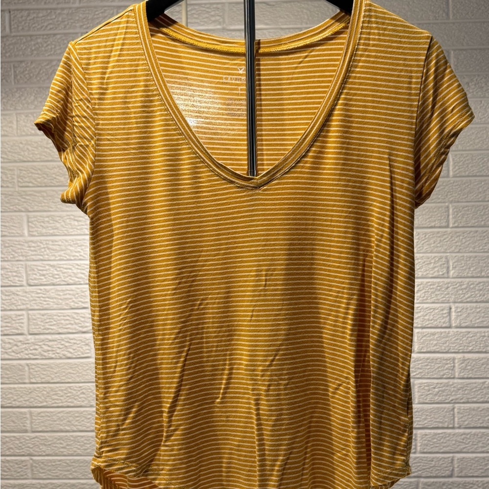 American Eagle Outfitters Yellow Short Sleeve T-Shirt‎ Relaxed Fit
